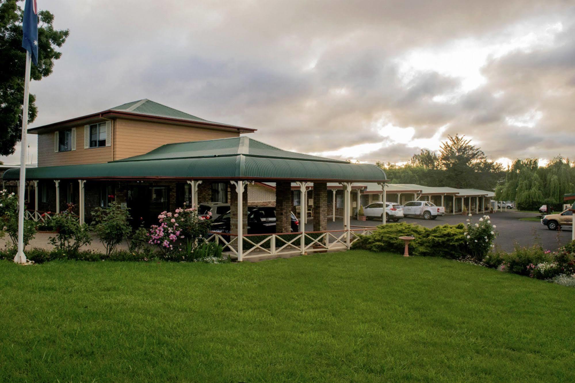 Rest Point Motor Inn Ґлен-Іннес Екстер'єр фото